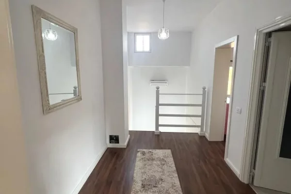 Shtepi me qera Apartament ne Tirane, 4+1, Mobilimi E mobiluar, Pagesa 1,200  Euro.
