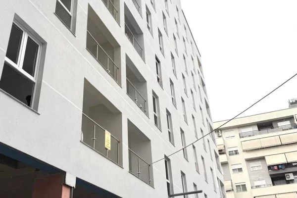 Ambient biznesi me qera 3+1 ne Tirane - 1,200 Euro