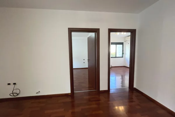 Ambient biznesi me qera 3+1 ne Tirane - 800 Euro