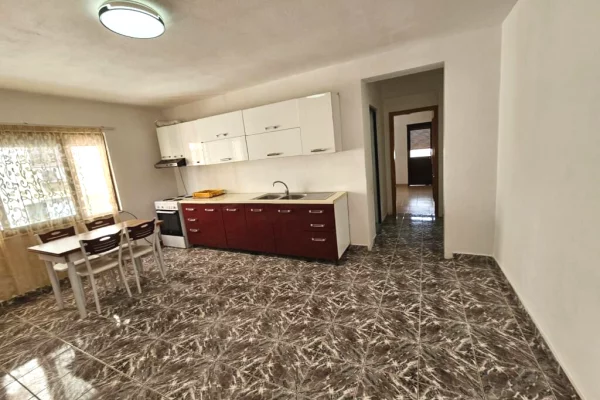 Shtepi me qera Apartament ne Tirane, 2+1, Mobilimi E mobiluar, Pagesa 600  Euro.