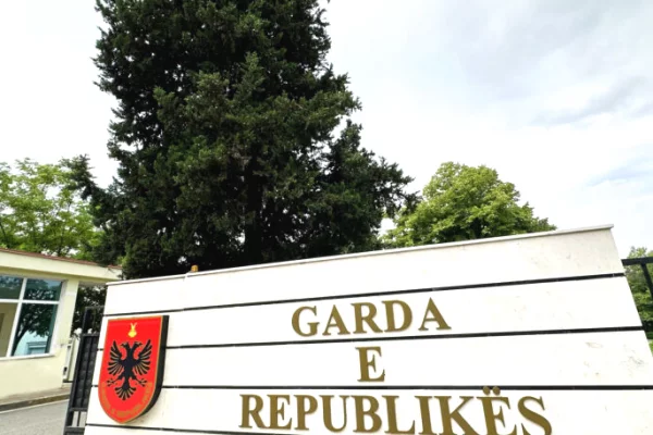 Shtepi me qera 1+1 ne Tirane - 2,500 Euro