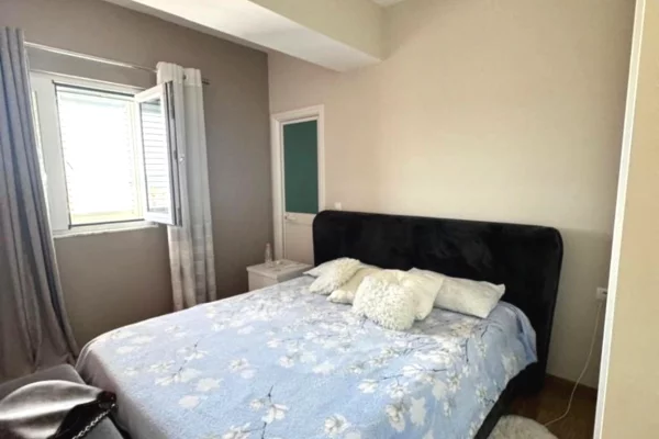 Shtepi me qera Apartament ne Tirane, 2+1, Mobilimi E mobiluar, Pagesa 600  Euro.