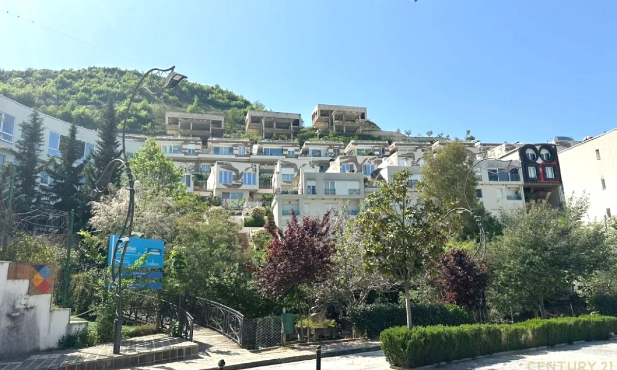 Shtepi ne shitje Apartament ne Tirane, 3+1, Mobilimi Bosh, pa mobiluar, Pagesa 271,600  Euro.