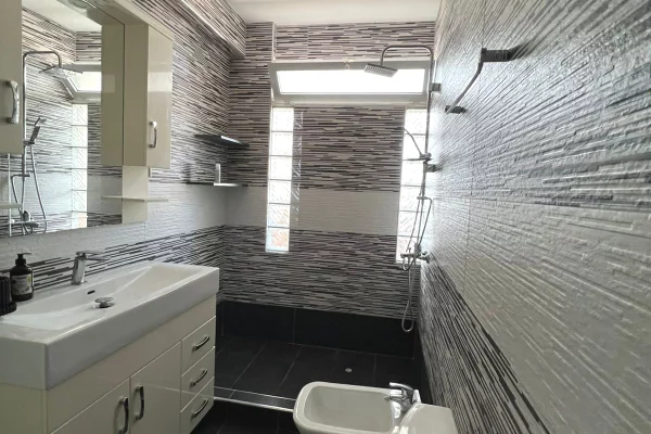 Shtepi me qera 2+1 ne Tirane - 600 Euro