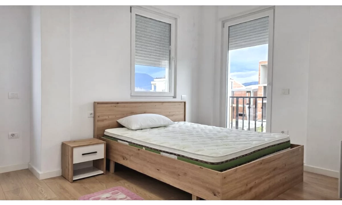 Shtepi me qera Vila Luksoze ne Tirane, 3+1, Mobilimi E mobiluar, Pagesa 2,500  Euro.