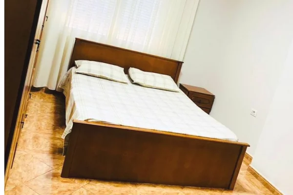 Shtepi me qera 2+1 ne Tirane - 750 Euro