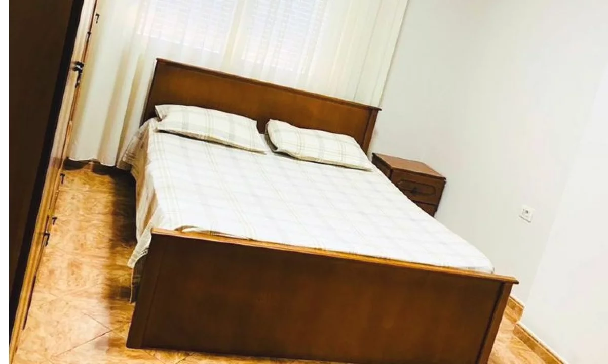 Shtepi me qera Apartament ne Tirane, 2+1, Mobilimi E mobiluar, Pagesa 750  Euro.