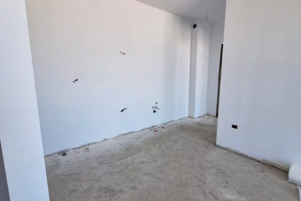 Shtepi ne shitje Apartament ne Tirane, 1+1, Mobilimi Bosh, pa mobiluar, Pagesa 120,000  Euro.