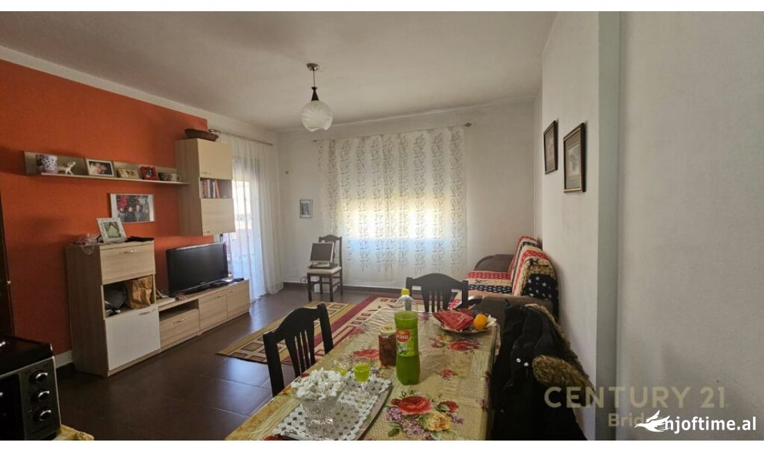 Shtepi ne shitje Apartament ne Tirane, 1+1, Mobilimi E mobiluar, Pagesa 98,000  Euro.