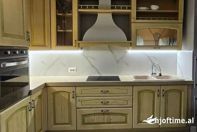 Shtepi ne shitje Apartament ne Tirane, 2+1, Mobilimi E mobiluar, Pagesa 265,000  Euro.