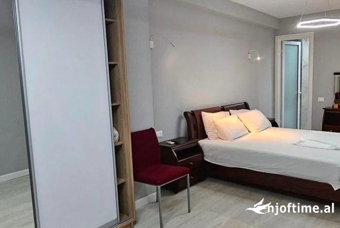 Shtepi ne shitje Apartament ne Tirane, 2+1, Mobilimi E mobiluar, Pagesa 265,000  Euro.
