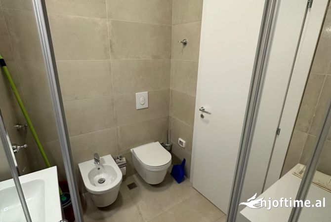 Shtepi me qera Apartament ne Tirane, 2+1, Mobilimi E mobiluar, Pagesa 700  Euro.