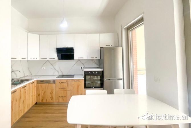 Shtepi ne shitje Apartament ne Tirane, 2+1, Mobilimi E mobiluar, Pagesa 430,000  Euro.