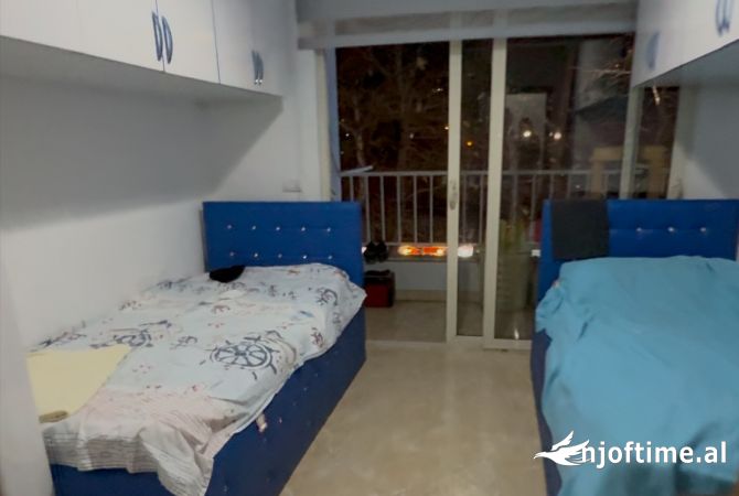 Shtepi ne shitje Apartament ne Tirane, 2+1, Mobilimi Pjeserisht e mobiluar, Pagesa 112,000  Euro.