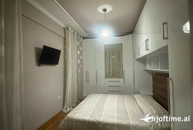 Shtepi me qera Apartament ne Tirane, 2+1, Mobilimi E mobiluar, Pagesa 800  Euro.