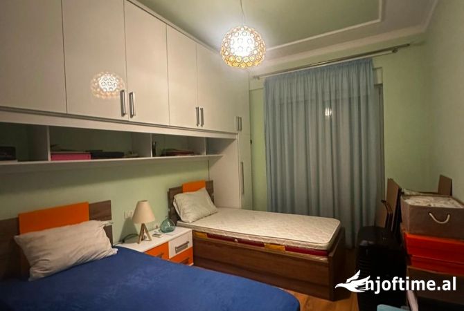 Shtepi me qera Apartament ne Tirane, 2+1, Mobilimi E mobiluar, Pagesa 800  Euro.