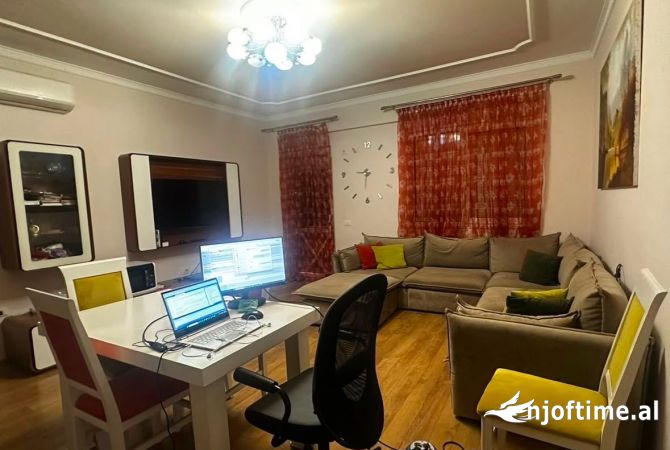 Shtepi me qera 2+1 ne Tirane - 800 Euro