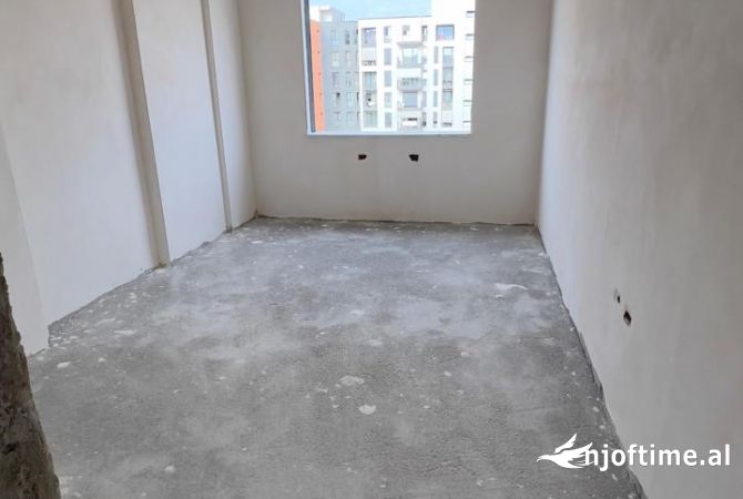 Shtepi ne shitje Apartament ne Tirane, 2+1, Mobilimi Bosh, pa mobiluar, Pagesa 160,000  Euro.