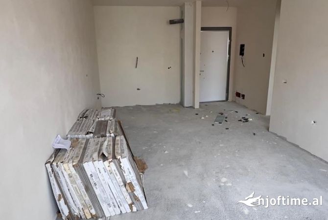 Shtepi ne shitje Apartament ne Tirane, 2+1, Mobilimi Bosh, pa mobiluar, Pagesa 160,000  Euro.