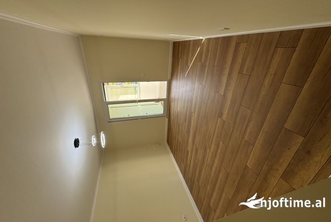 Shtepi ne shitje Apartament ne Tirane, 2+1, Mobilimi Bosh, pa mobiluar, Pagesa 265,000  Euro.