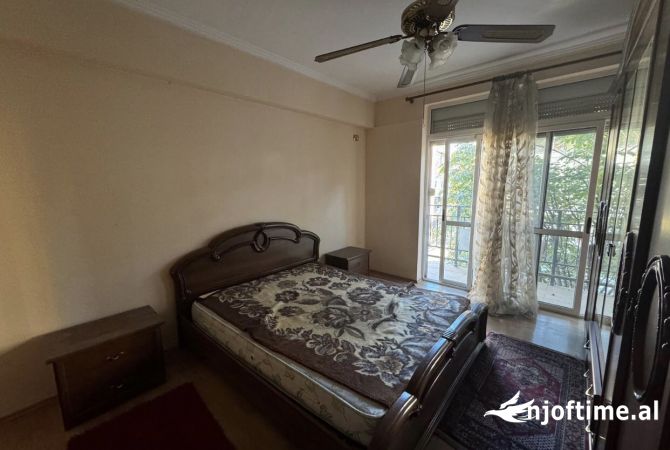 Shtepi me qera Apartament ne Tirane, 3+1, Mobilimi E mobiluar, Pagesa 600  Euro.