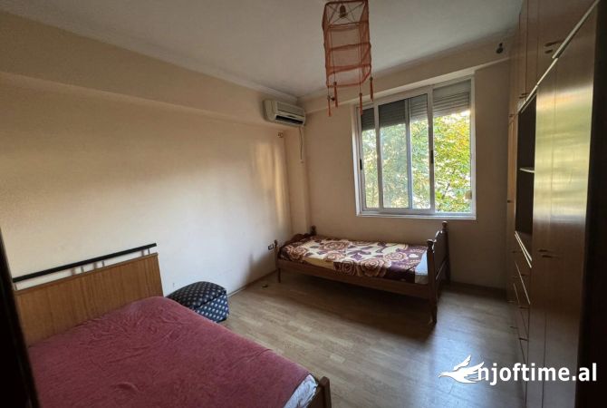 Shtepi me qera Apartament ne Tirane, 3+1, Mobilimi E mobiluar, Pagesa 600  Euro.