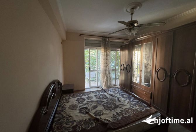 Shtepi me qera Apartament ne Tirane, 3+1, Mobilimi E mobiluar, Pagesa 600  Euro.