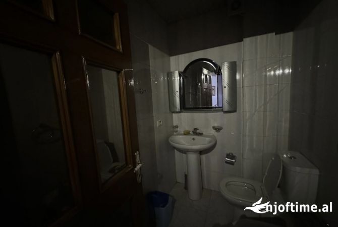 Shtepi me qera Apartament ne Tirane, 3+1, Mobilimi E mobiluar, Pagesa 600  Euro.
