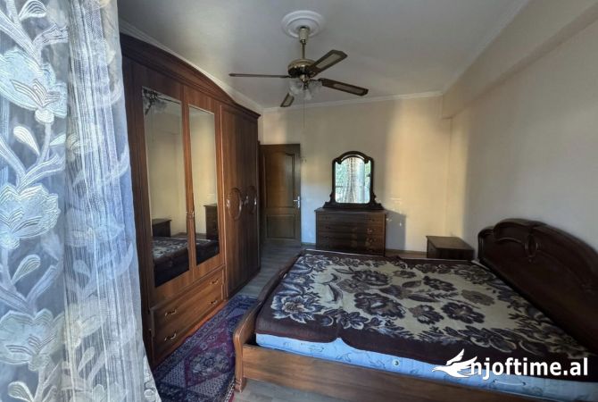 Shtepi me qera Apartament ne Tirane, 3+1, Mobilimi E mobiluar, Pagesa 600  Euro.