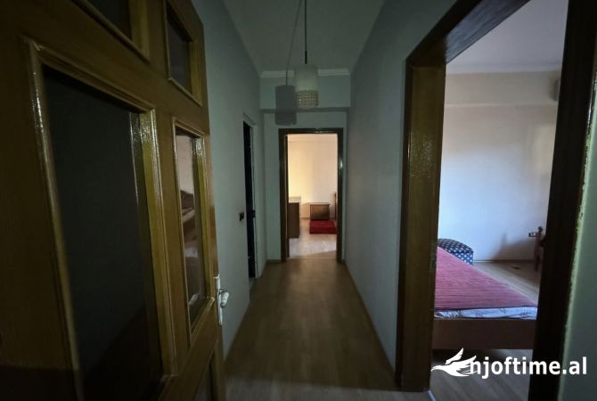 Shtepi me qera Apartament ne Tirane, 3+1, Mobilimi E mobiluar, Pagesa 600  Euro.