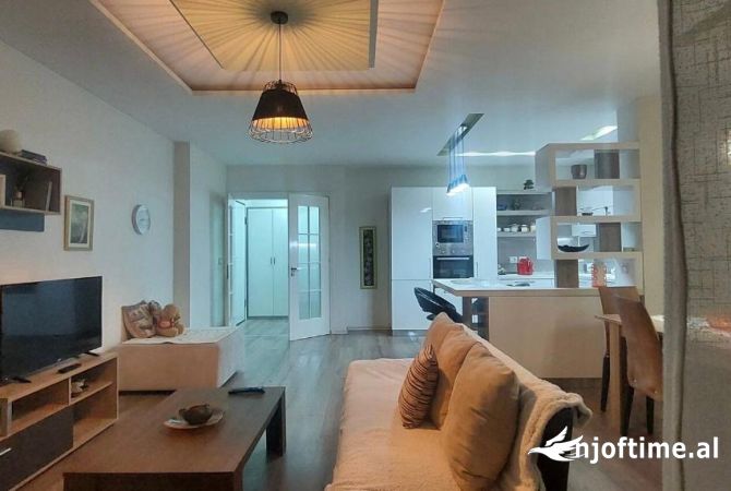 Shtepi me qera 3+1 ne Tirane - 1,200 Euro