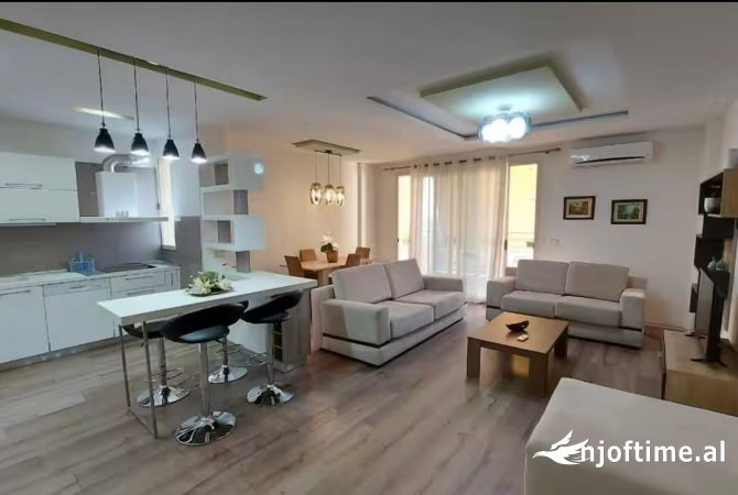 Shtepi me qera 3+1 ne Tirane - 1,200 Euro