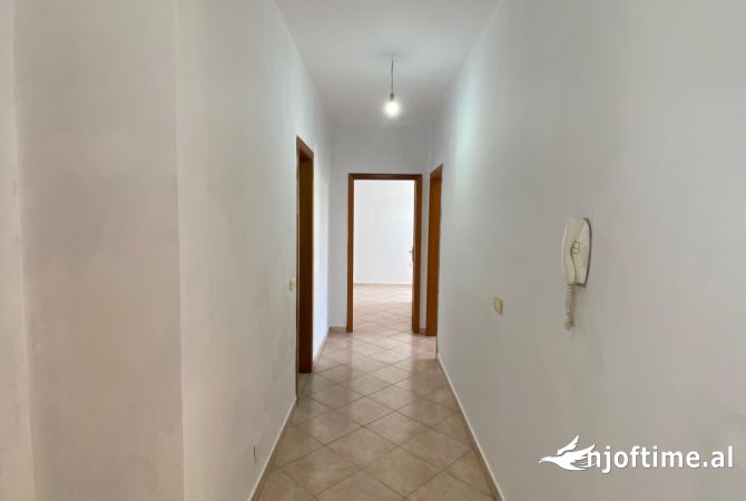 Shtepi ne shitje Apartament ne Tirane, 2+1, Mobilimi Bosh, pa mobiluar, Pagesa 108,000  Euro.