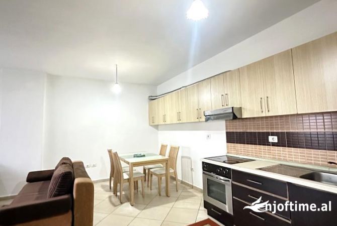 Shtepi ne shitje Apartament ne Tirane, 1+1, Mobilimi E mobiluar, Pagesa 90,000  Euro.