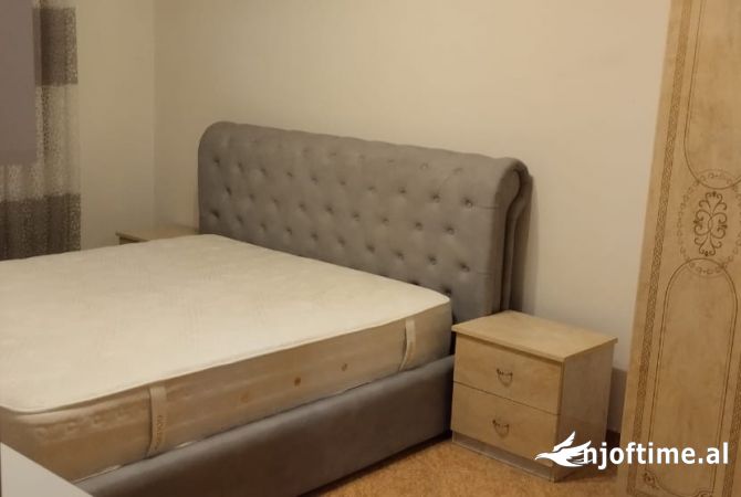 Shtepi me qera Apartament ne Tirane, 2+1, Mobilimi E mobiluar, Pagesa 400  Euro.