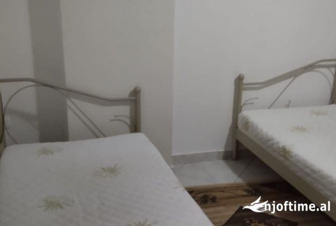 Shtepi me qera Apartament ne Tirane, 2+1, Mobilimi E mobiluar, Pagesa 400  Euro.