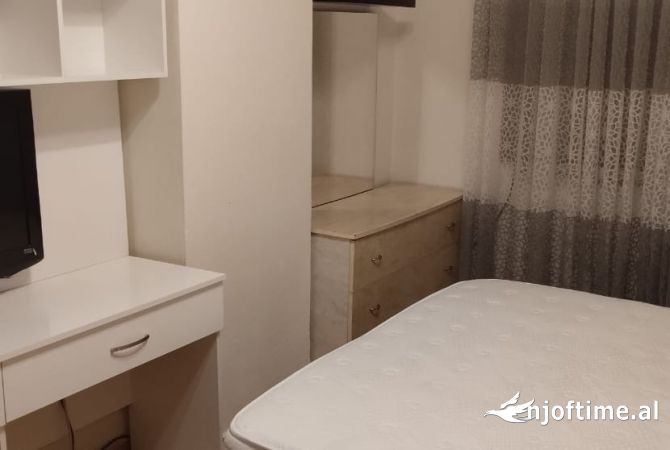 Shtepi me qera Apartament ne Tirane, 2+1, Mobilimi E mobiluar, Pagesa 400  Euro.