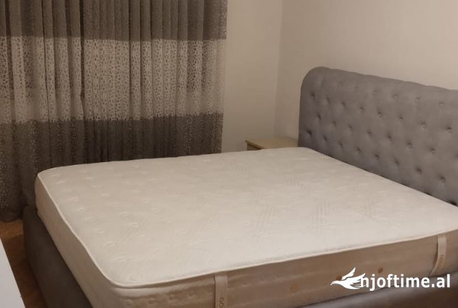 Shtepi me qera Apartament ne Tirane, 2+1, Mobilimi E mobiluar, Pagesa 400  Euro.