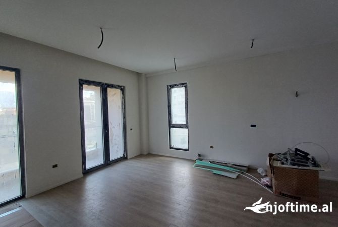 Shtepi ne shitje Apartament ne Tirane, 2+1, Mobilimi Bosh, pa mobiluar, Pagesa 297,000  Euro.