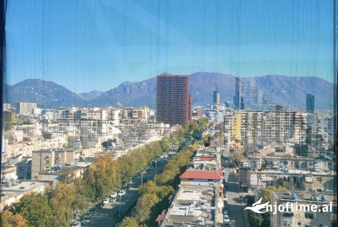 📍Buze rruges se Kavajes,tek Square 21 🏠Shesim apartament 3+1+2 tualete.