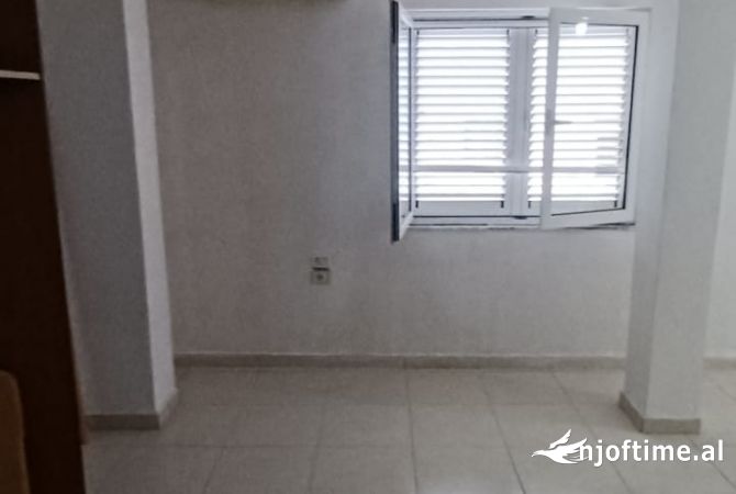 Shtepi me qera 4+1 ne Tirane - 400 Euro