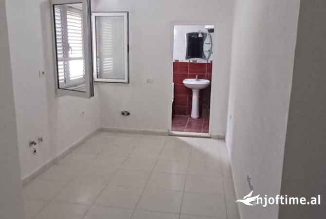 Shtepi me qera 4+1 ne Tirane - 400 Euro