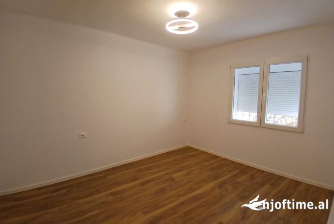 Shtepi ne shitje Apartament ne Tirane, 2+1, Mobilimi Bosh, pa mobiluar, Pagesa 128,000  Euro.