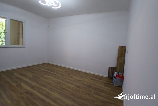 Shtepi ne shitje Apartament ne Tirane, 2+1, Mobilimi Bosh, pa mobiluar, Pagesa 128,000  Euro.