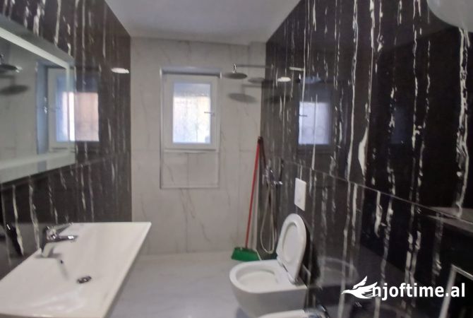 Shtepi ne shitje Apartament ne Tirane, 2+1, Mobilimi Bosh, pa mobiluar, Pagesa 128,000  Euro.