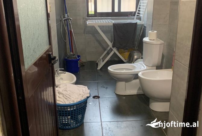 Shtepi ne shitje Apartament ne Tirane, 1+1, Mobilimi E mobiluar, Pagesa 75,000  Euro.