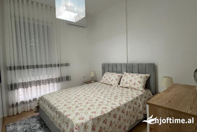 Shtepi me qera Apartament ne Tirane, 1+1, Mobilimi E mobiluar, Pagesa 500  Euro.