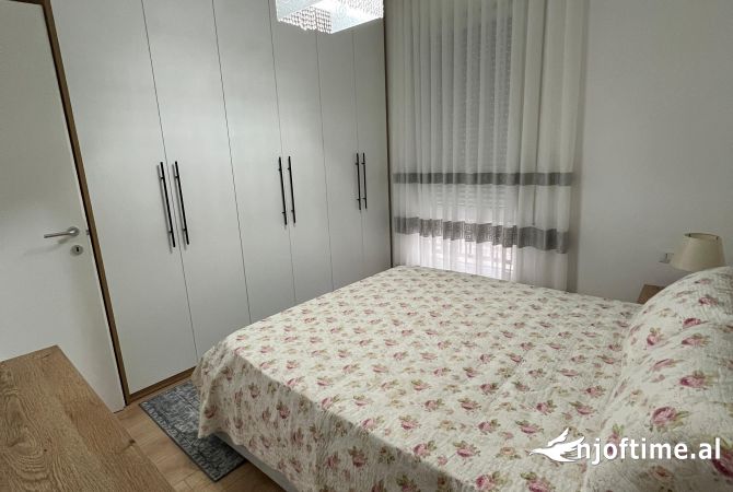 Shtepi me qera Apartament ne Tirane, 1+1, Mobilimi E mobiluar, Pagesa 500  Euro.