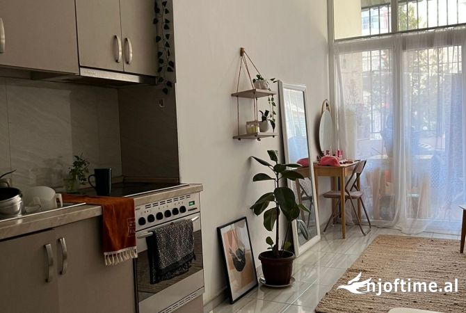 Shtepi ne shitje Duplex(shtepi me 2 kate) ne Tirane, 1+1, Mobilimi E mobiluar, Pagesa 75,000  Euro.