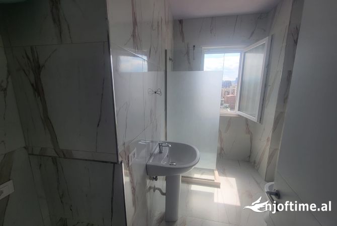 Shtepi ne shitje Apartament ne Tirane, 1+1, Mobilimi E mobiluar, Pagesa 88,000  Euro.